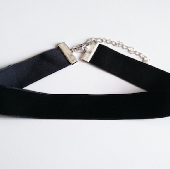 NEW Brandy Melville Black Velvet Ribbon Minimal Thick Choker Necklace - Picture 4 of 6